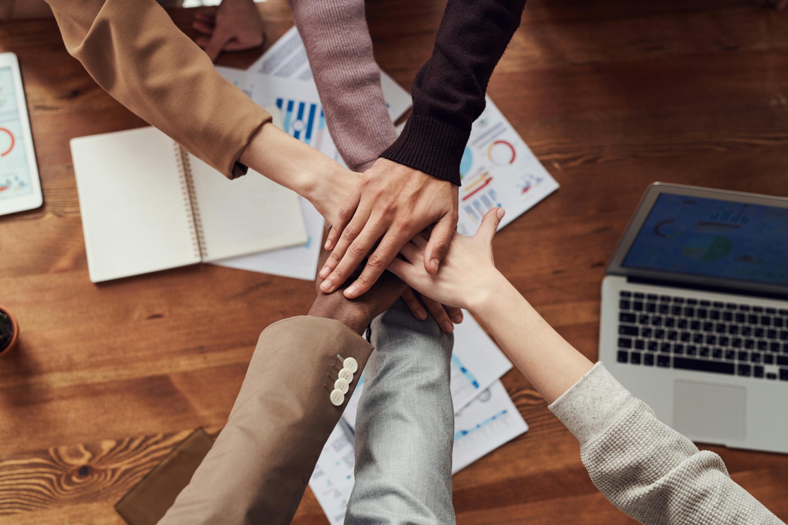 choque manos equipo empresa